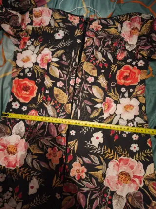 Vestido de flamenca floral rosa y negro