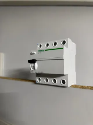 Automatico Interruptor Diferencial 400V;40A;300mA