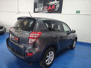 Toyota RAV4 2011