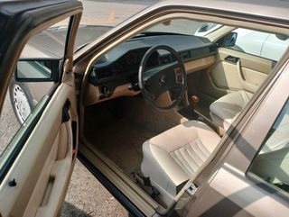 Mercedes-Benz 300E 1987