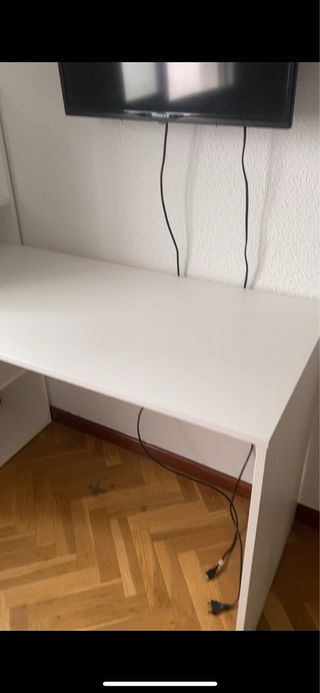 Escritorio Ikea con Estantería