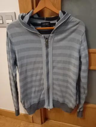 Chaqueta ZONE A NATURAL HISTORY con capucha