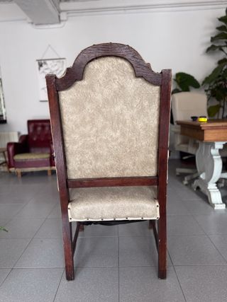 Silla antigua de madera y tela