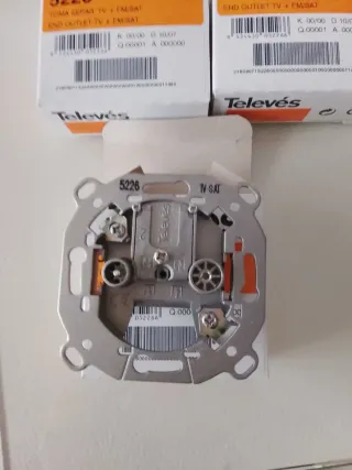 3 Tomas TV/FM/SAT Televés 5226