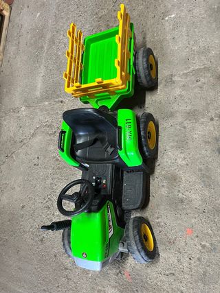 Tractor infantil a batería con remolque