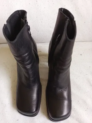 Botines de cuero negros