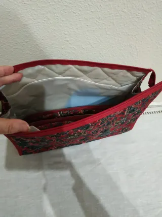 Neceser y zapatillas estampado paisley