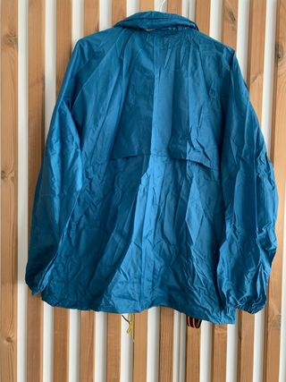Chubasquero azul