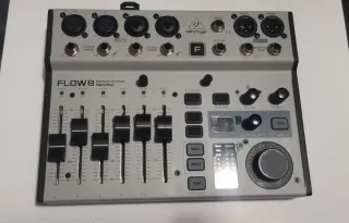 Mesa de mezclas digital Behringer Flow8