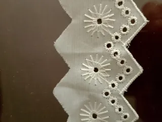 11 metros puntilla bordada