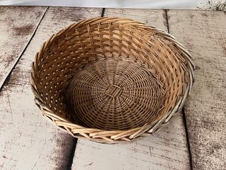 Cesto mimbre con traje y gorro chef bebé