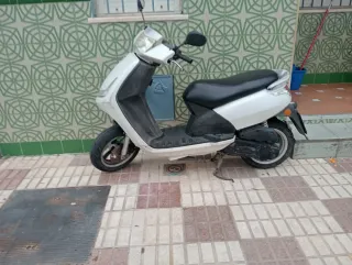 Peugeot 49cc Scooter Blanca Automática