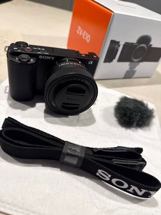 Sony ZV-E10 + Correa