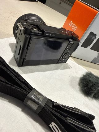 Sony ZV-E10 + Correa