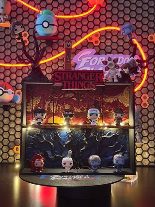 Expositor Stranger Things Kinder Joy