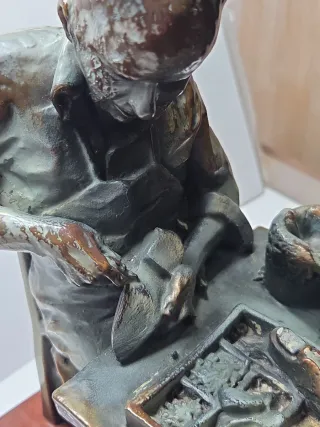 Figura Zapatero Antigua Bronce Patinado