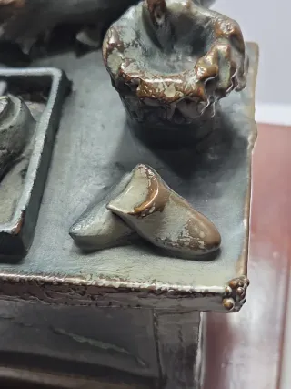 Figura Zapatero Antigua Bronce Patinado