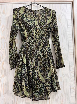 Vestido Zara estampado verde y negro Talla XS