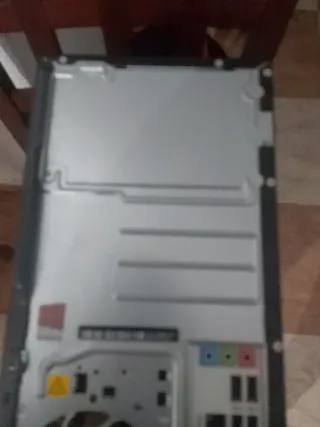 Torre de ordenador para piezas