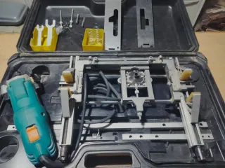 Fresadora Perniadora Virutex FR 129 N