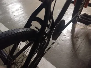 Bicicleta BMX Negra y Naranja