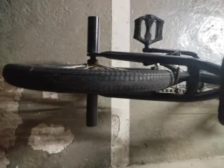 Bicicleta BMX Negra y Naranja