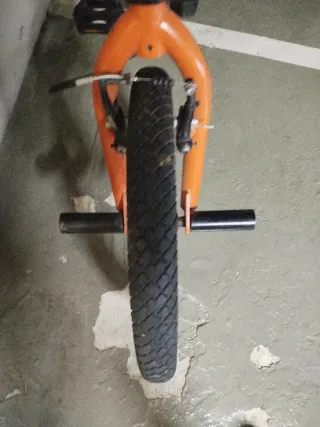 Bicicleta BMX Negra y Naranja