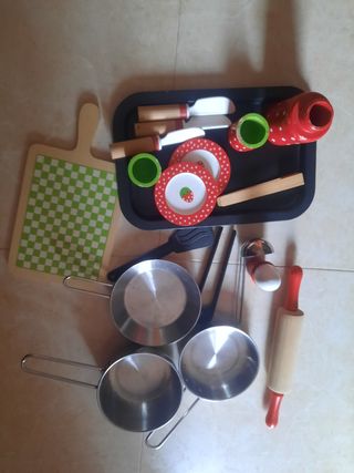 Cocina de juguete de madera.