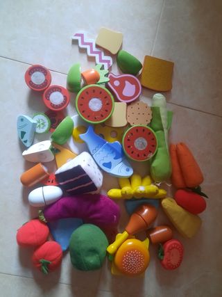 Cocina de juguete de madera.