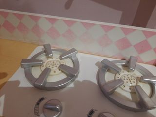 Cocina de juguete de madera.