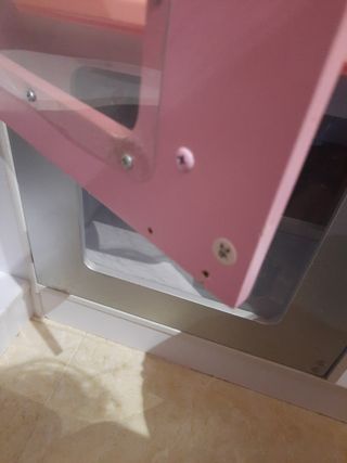 Cocina de juguete de madera.