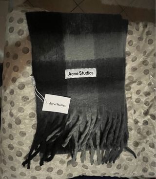 Sciarpa Acne Studios a quadri grigia e nere