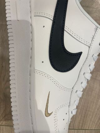 Nike Air Force 1 Blancas y Doradas