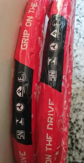 2 NEUMÁTICOS NUEVOS 2 1/4 18 42J VESPINO GL L DERB