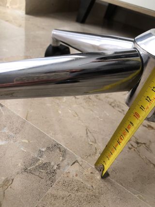 Base de silla con amortiguador y ruedas cromado.