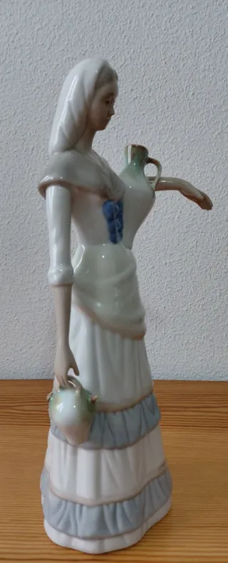 Figura Tengra Valencia Mujer Jarrón 1970.