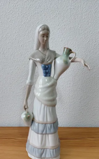 Figura Tengra Valencia Mujer Jarrón 1970.