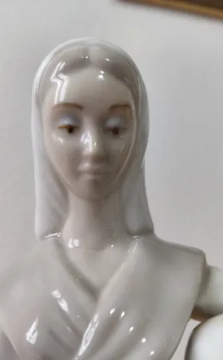 Figura Tengra Valencia Mujer Jarrón 1970.