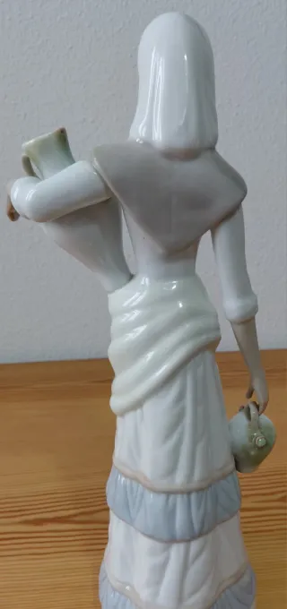 Figura Tengra Valencia Mujer Jarrón 1970.