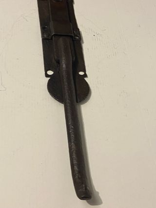 Antico chiavistello in ferro battuto