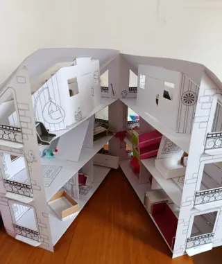 Casa de muñecas de cartón para montar  colorear.