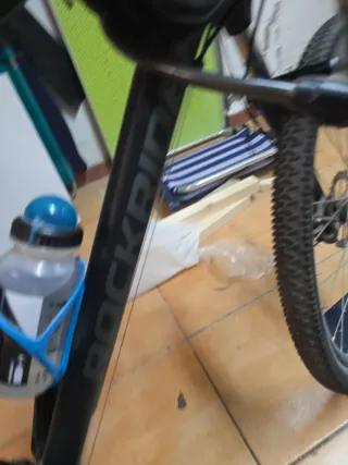 Bicicleta de montaña negra