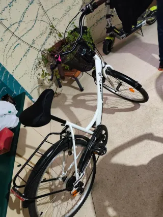 Bicicleta urbana blanca City 40