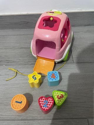 Coche encajable bebé rosa con figura