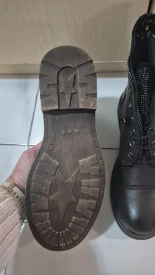 Anfibi con glitter zip