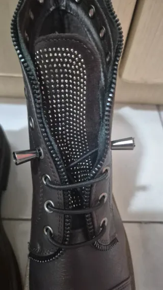 Anfibi con glitter zip