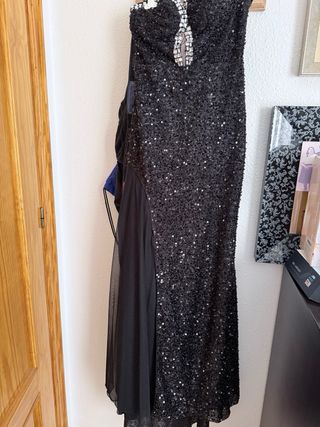 Vestido largo negro con pedrería