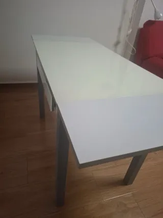 Mesa de cocina extensible gris y blanca