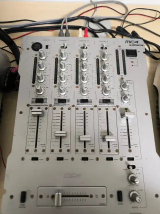 Mesa de mezclas Akiyama MC4