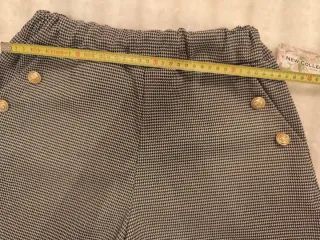 Pantalón corto estampado con botones